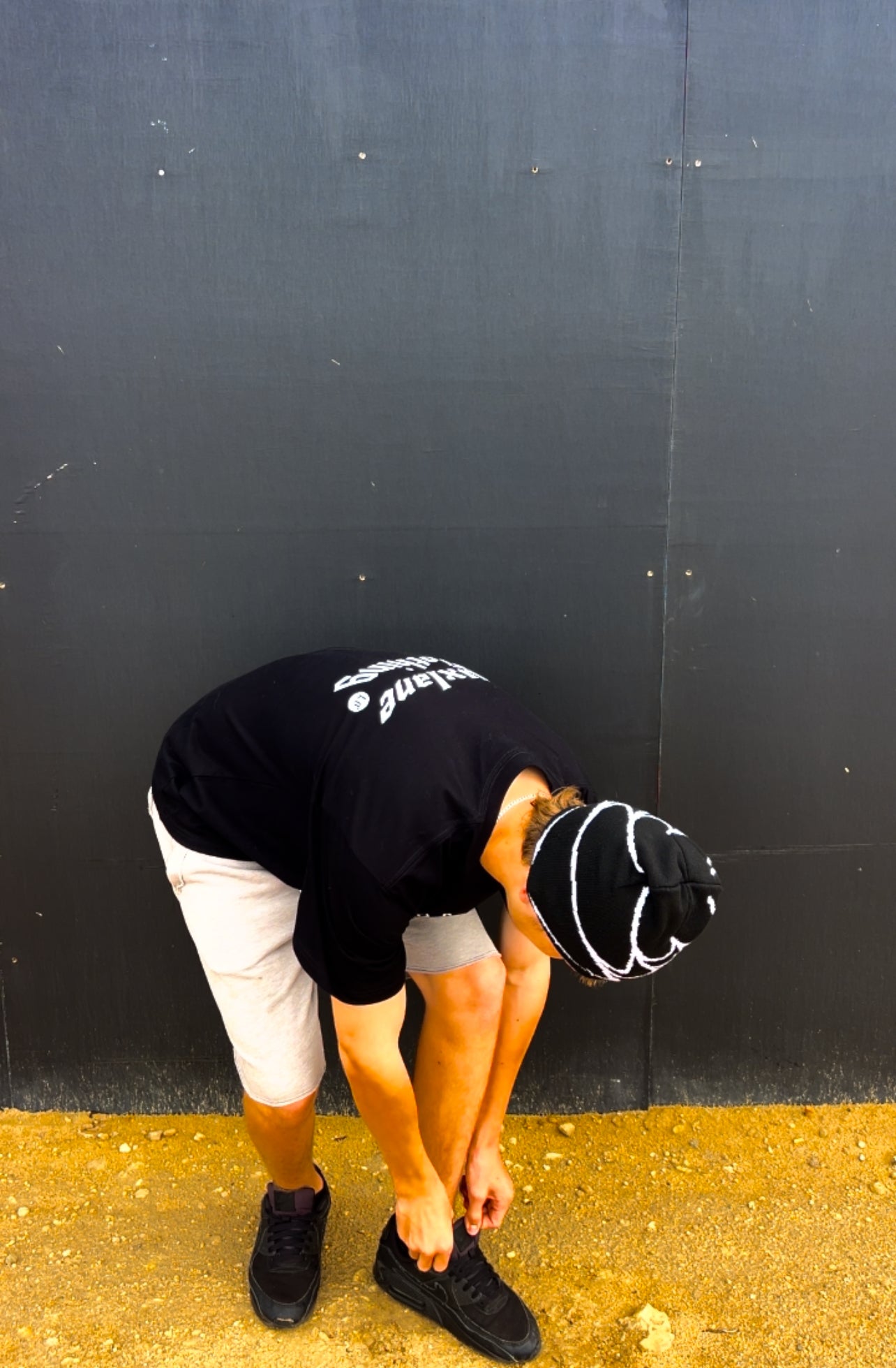 PLAIN BLACK LOGO TEE